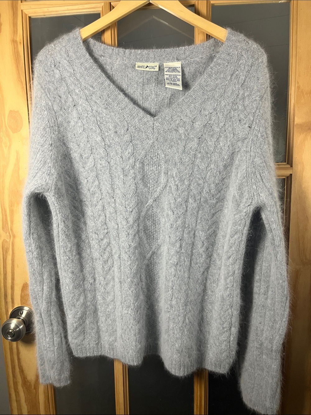 Angora lambswool blend cable knit vneck sweater Sz XL soft, cozy, preppy knit
